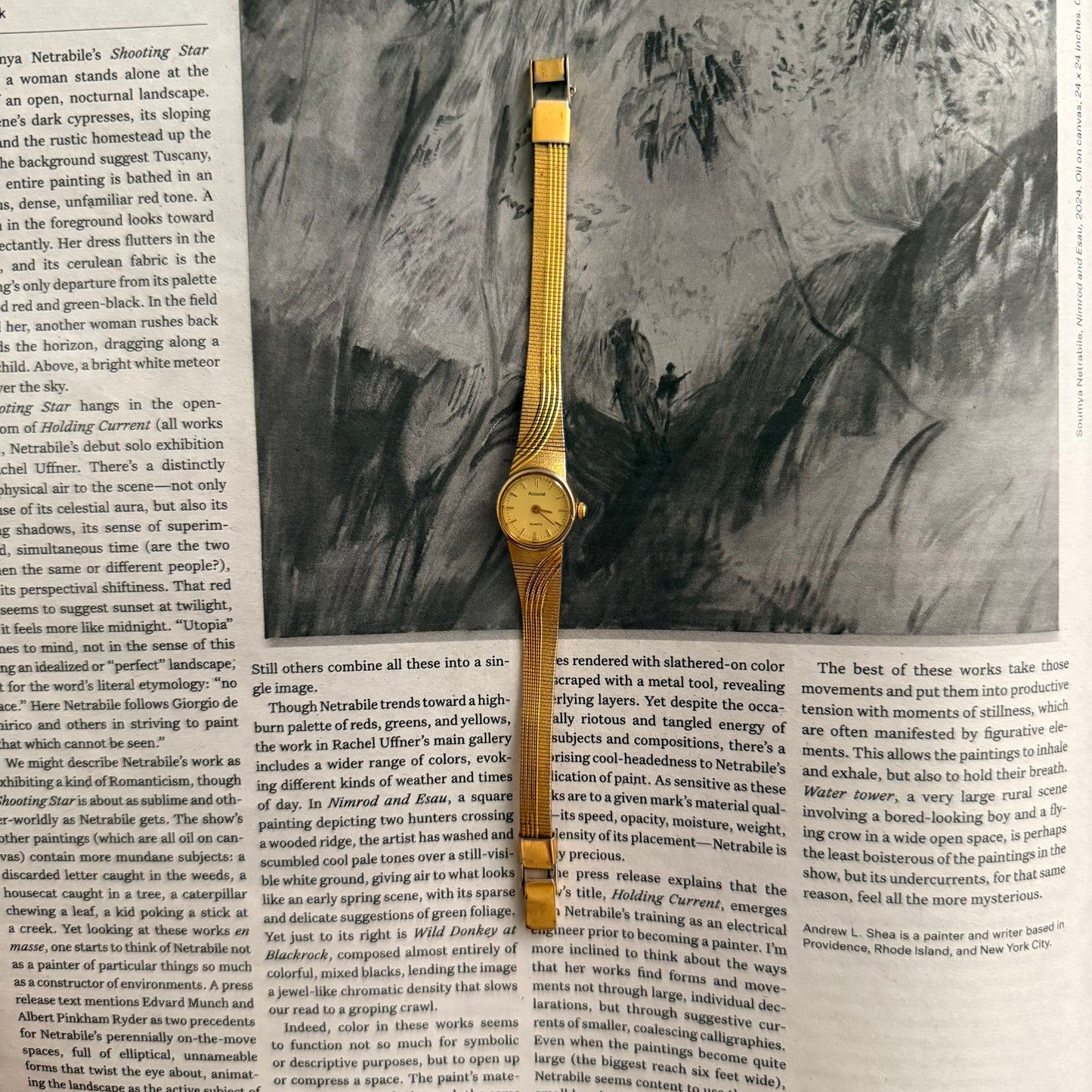 Gold slim circle ribbed detail minimal watch